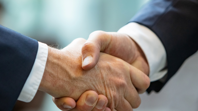 Tipologie-di-rischi-coperti-dalle-assicurazioni-per-aziende-e-professionisti-800x450